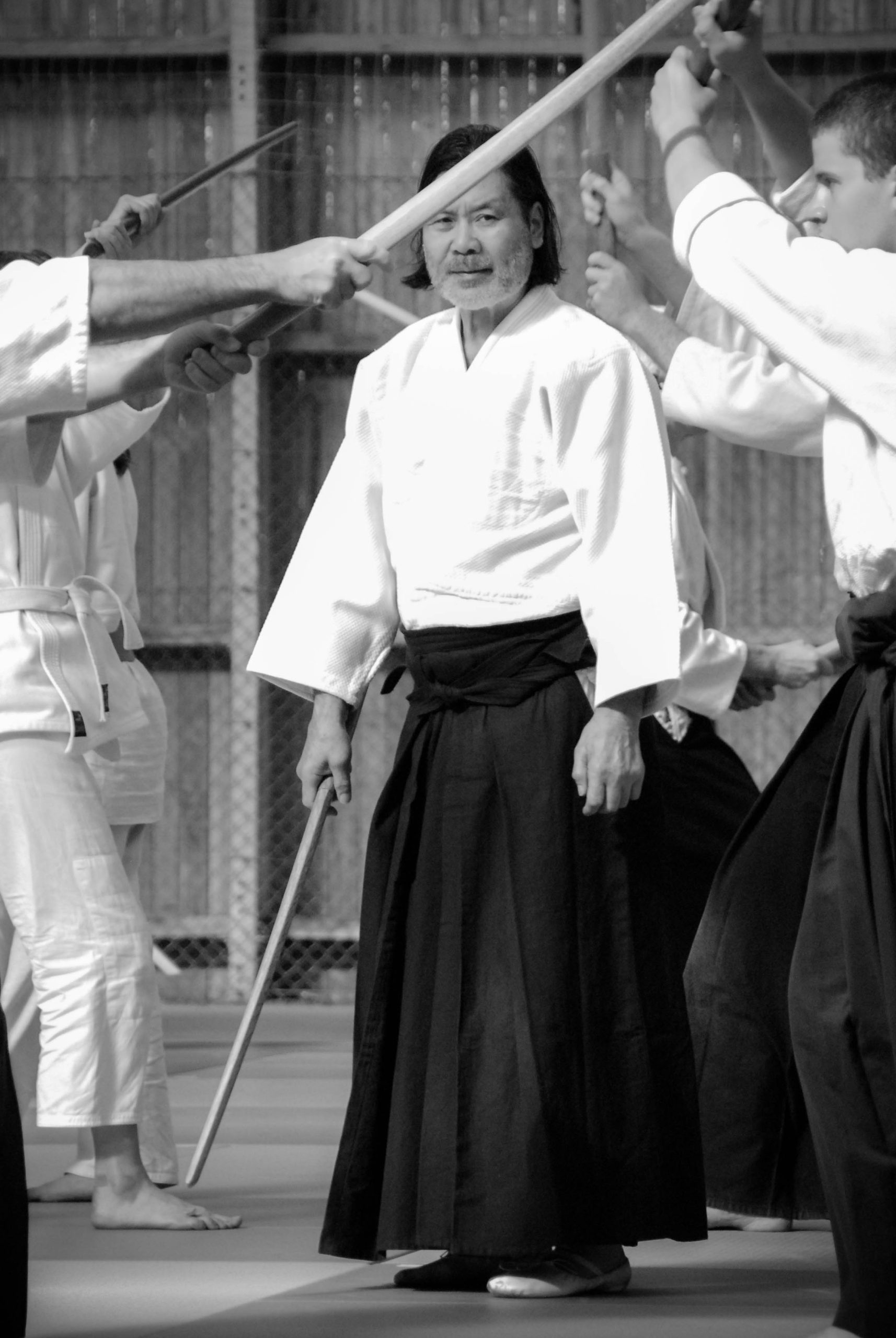 Sugano-sensei overziet de training tijdens de Inner Aikido School (Belgie)