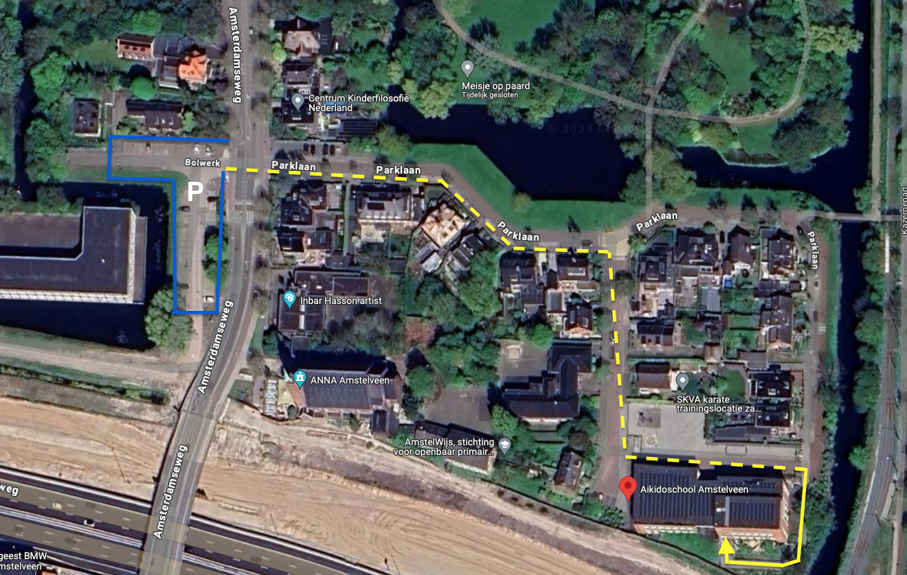 Kaart van omgeving van dojo van Aikidoschool Amstelveen, met de parkeerplaats van KLM iets verderop, de dojo, het pad achterom naar de ingang van de Gymzaal.